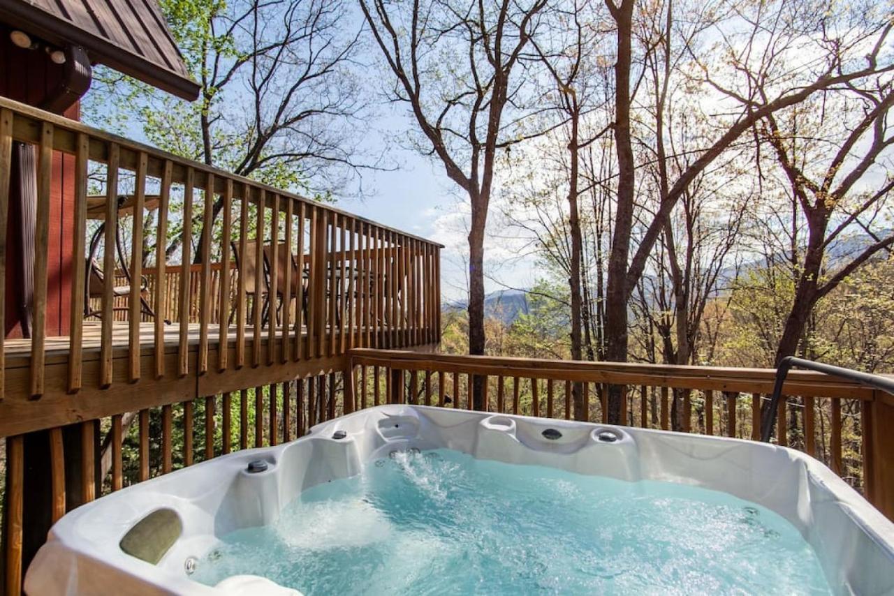 Bear View Chalet With Hot Tub And Near Ober Gatlinburg Eksteriør billede