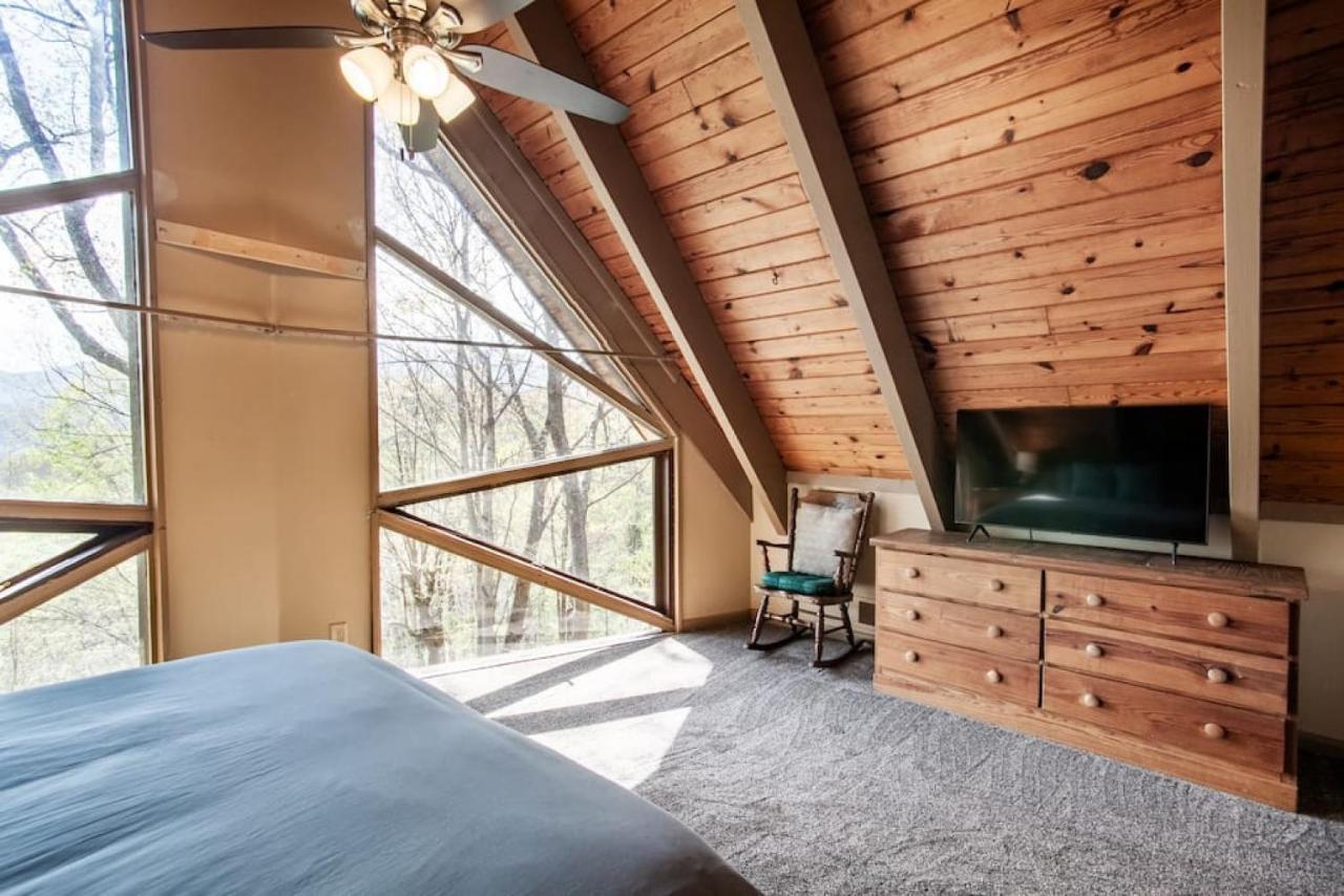 Bear View Chalet With Hot Tub And Near Ober Gatlinburg Eksteriør billede