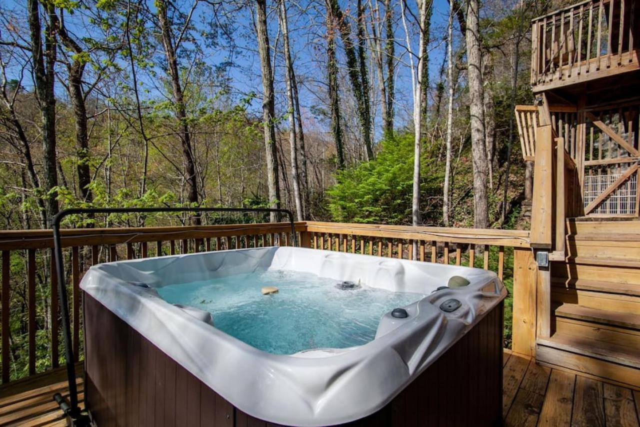 Bear View Chalet With Hot Tub And Near Ober Gatlinburg Eksteriør billede